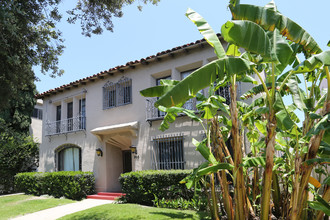 144 N Clark Dr in Beverly Hills, CA - Building Photo - Building Photo