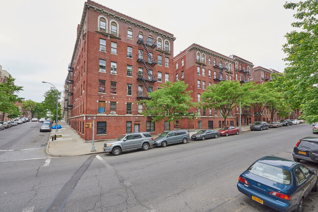 922-950 Bronx Park South in Bronx, NY - Building Photo - Building Photo