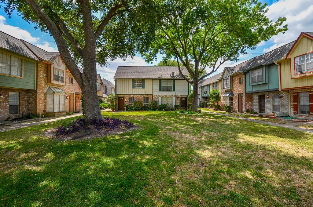 11002 Hammerly Blvd in Houston, TX - Building Photo