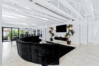 1061 NW N River Dr in Miami, FL - Building Photo - Building Photo