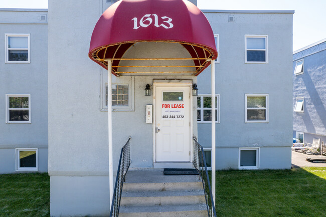 1613 34 Av SW in Calgary, AB - Building Photo - Building Photo