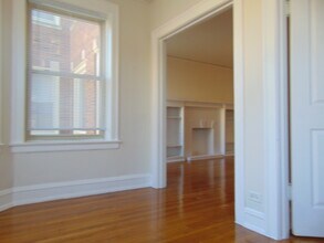 2209 E 70th St, Unit 1E in Chicago, IL - Foto de edificio - Building Photo