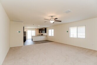 12819 N Peony Dr in Marana, AZ - Foto de edificio - Building Photo