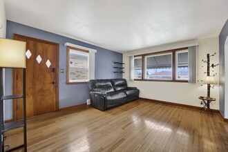 3723 N Oconto Ave in Chicago, IL - Building Photo - Building Photo