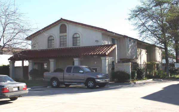 Lone Pine Townhome Apartments in El Cajon, CA - Building Photo - Building Photo