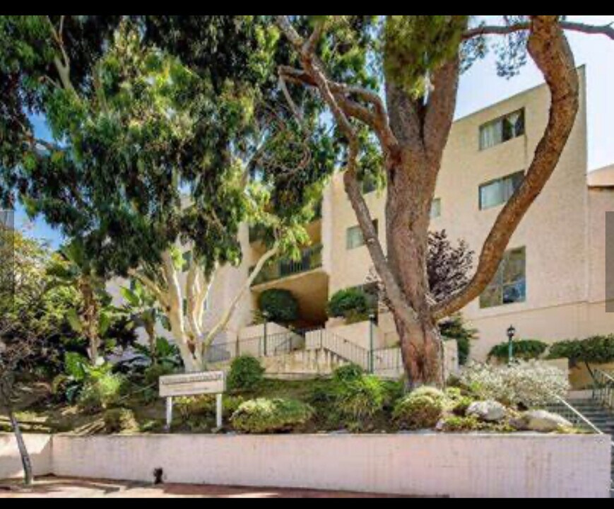 2940 N Verdugo Rd, Unit 310 in Glendale, CA - Building Photo