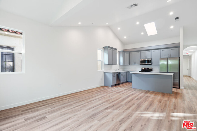 5187 20th St in Los Angeles, CA - Building Photo - Building Photo