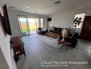 6910 S 12th Pl in Phoenix, AZ - Building Photo - Building Photo