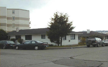 1701 NW Ione Pl in Seattle, WA - Building Photo - Building Photo