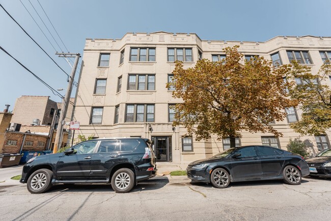 2504 W Catalpa Ave in Chicago, IL - Foto de edificio - Building Photo