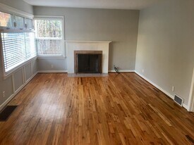 10709 Phinney Ave N in Seattle, WA - Building Photo