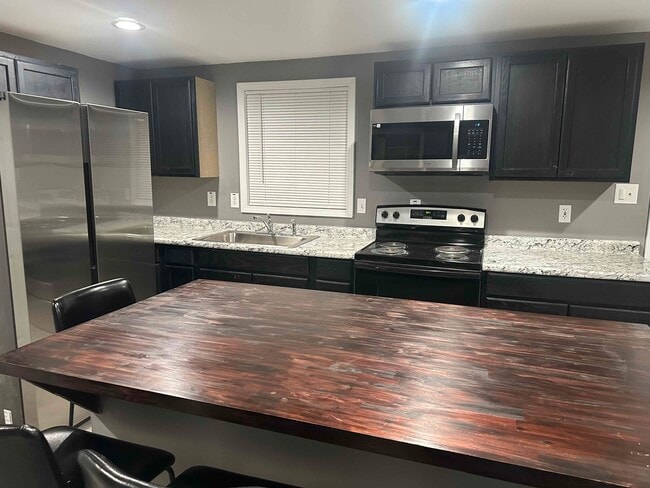 property at 923 Washington St NW