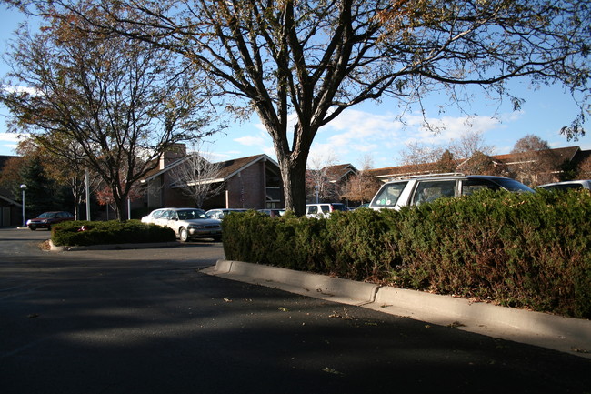 Brookdale Meridian Lakewood in Lakewood, CO - Building Photo - Building Photo