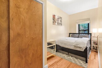 222 W 71st St in New York, NY - Building Photo - Building Photo