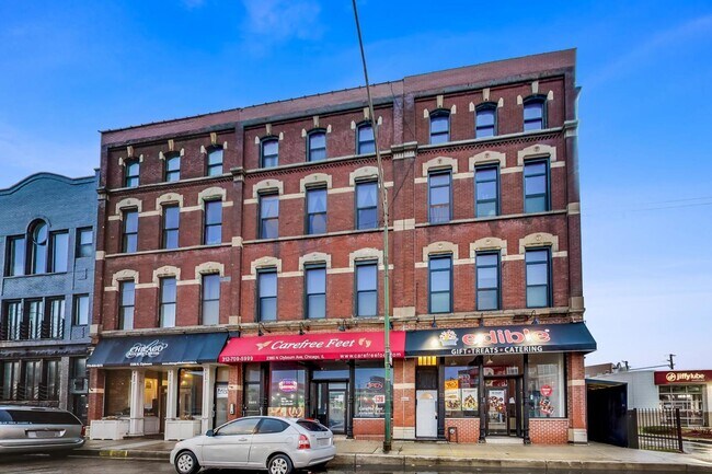property at 2362 N Clybourn Ave