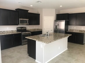 8101 Smoking Jacket Pl in Las Vegas, NV - Building Photo - Building Photo