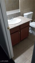 4360 Twin View Cir in Las Vegas, NV - Foto de edificio - Building Photo
