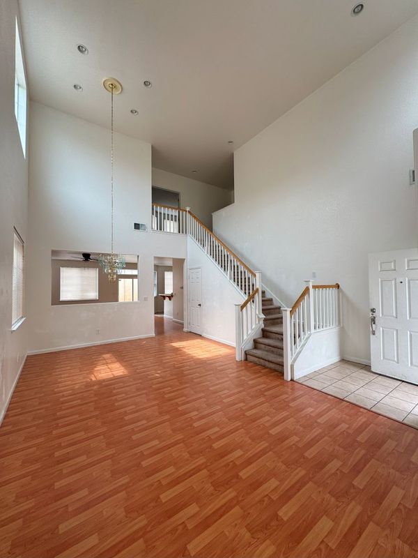 645 Rockspray Cir in Pittsburg, CA - Foto de edificio - Building Photo