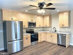 8444 Blue Jay Meadows in King George, VA - Foto de edificio - Building Photo