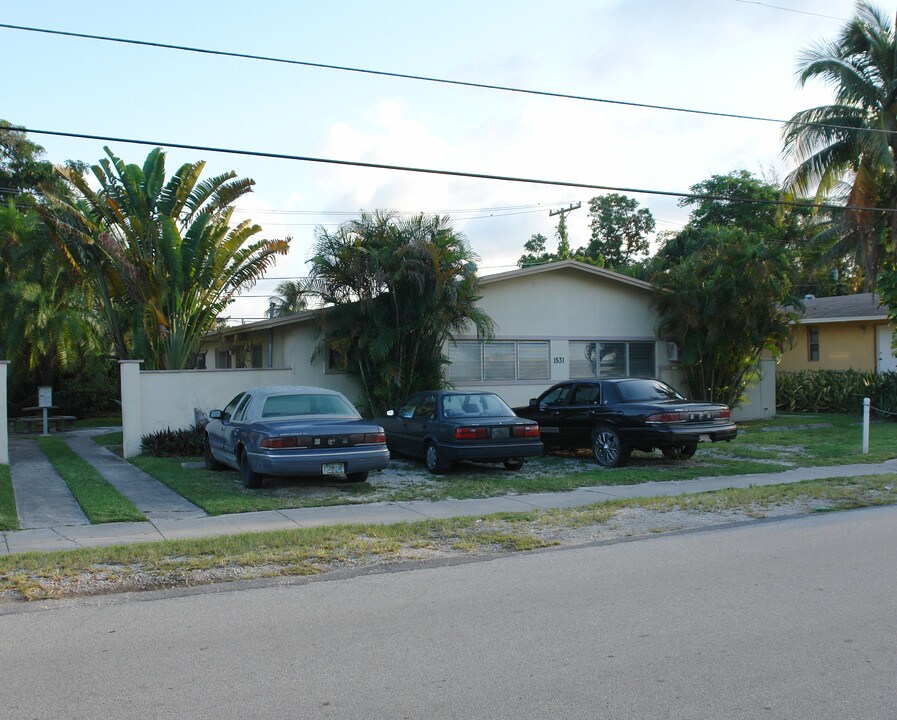 1531 NE 117th St in Miami, FL - Foto de edificio