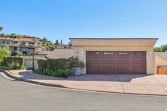 1177 Avenida Amantea in San Diego, CA - Building Photo - Building Photo