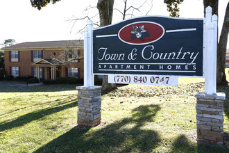 Town & Country Apartments in Doraville, GA - Building Photo - Building Photo