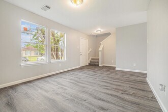 1091 Verde Trails Dr in Houston, TX - Building Photo - Building Photo