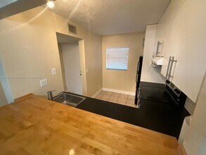 3470 Foxcroft Rd in Miramar, FL - Building Photo - Building Photo