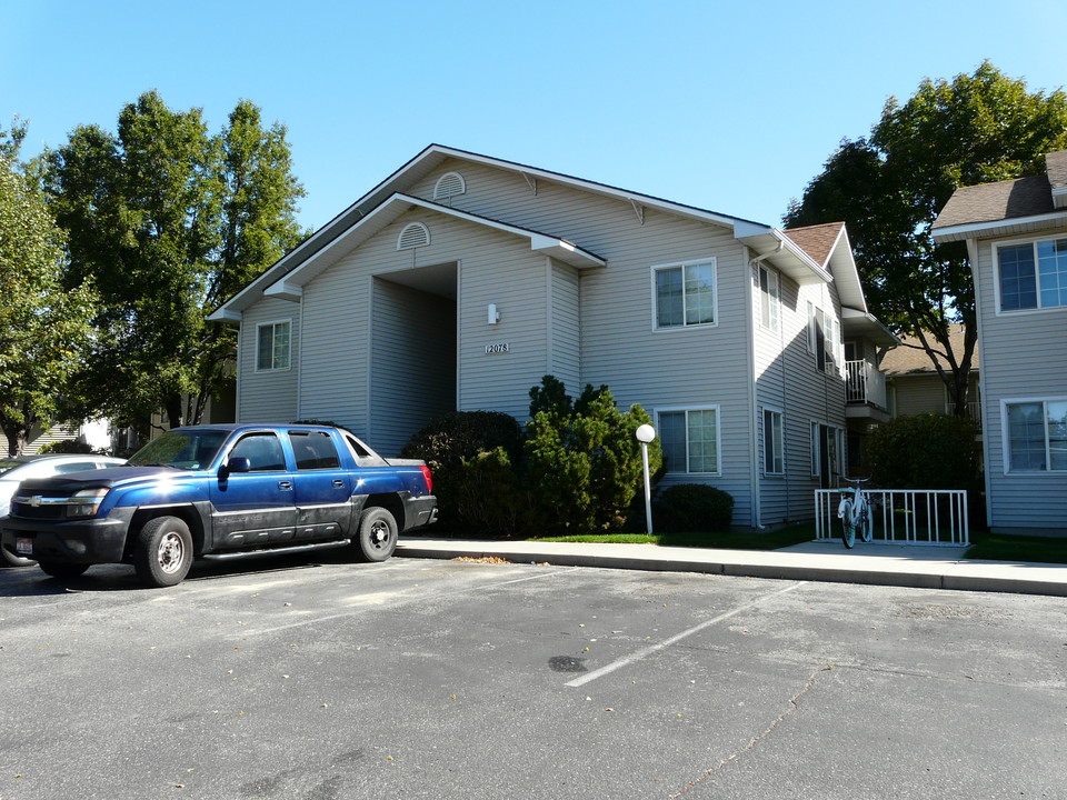 Cloverdale Manor Apartments in Boise, ID - Building Photo