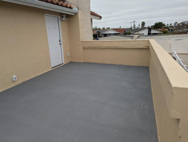 327 E Palomar St, Unit Upstairs rear unit in Chula Vista, CA - Building Photo - Building Photo
