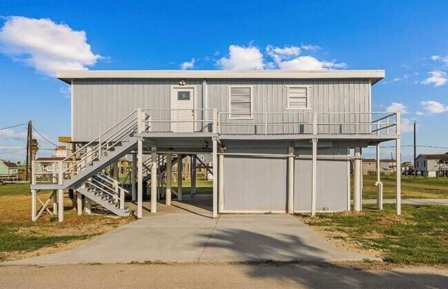 1019 Treaty Dr in Freeport, TX - Building Photo - Building Photo