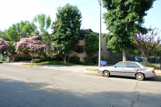 Fountains on Verdugo Drive in Burbank, CA - Foto de edificio - Building Photo