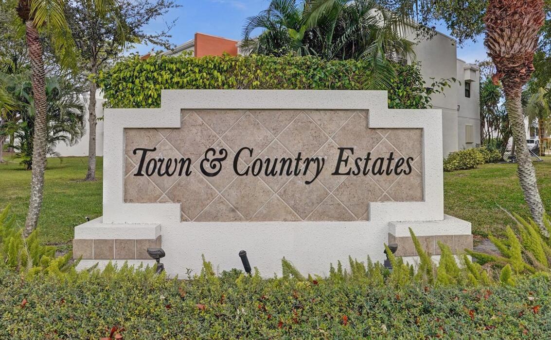 525 Dotterel Rd in Delray Beach, FL - Foto de edificio