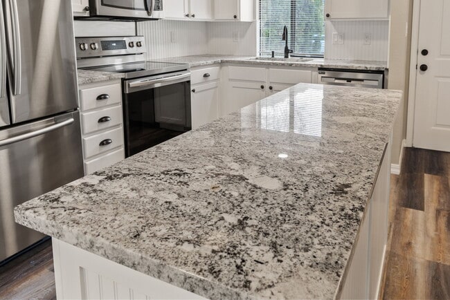 1100 Excalibur Dr in Grants Pass, OR - Building Photo - Building Photo