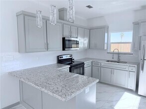 11 West Dr in Edinburg, TX - Building Photo - Building Photo