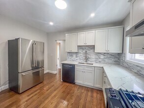 2 Westerly St, Unit 3 in Boston, MA - Building Photo - Building Photo
