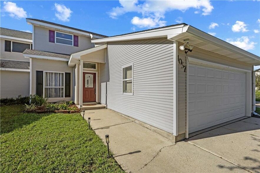 1057 Marina Dr in Slidell, LA - Building Photo
