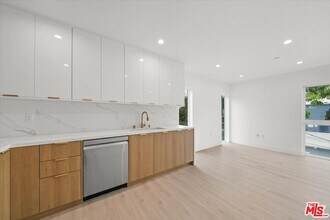 4922 S Centinela Ave in Los Angeles, CA - Building Photo - Building Photo