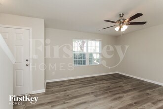 4509 David Cox Rd in Charlotte, NC - Foto de edificio - Building Photo