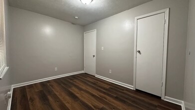 2706 George St NW in Atlanta, GA - Building Photo - Building Photo