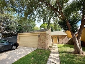 11530 Bellerive Dr in Houston, TX - Building Photo - Building Photo