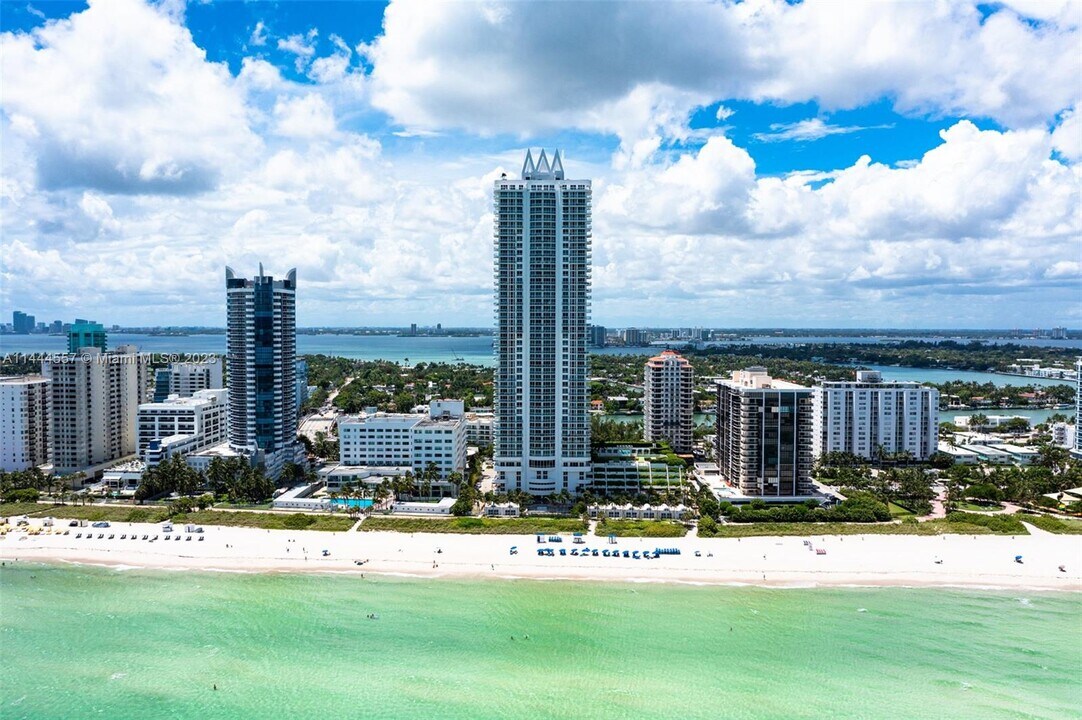 6365 Collins Ave, Unit 2209 in Miami, FL - Foto de edificio