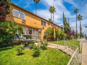 6201 Fountain Ave in Los Angeles, CA - Building Photo - Interior Photo