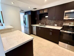 1080 94th St in Bay Harbor Islands, FL - Building Photo - Building Photo