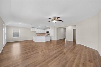 222 Red Oak Dr in Rockwall, TX - Foto de edificio - Building Photo