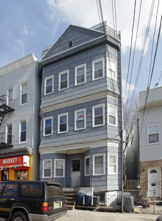 72 Cambridge Ave in Jersey City, NJ - Foto de edificio