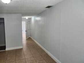 1315 Waikiki Way in Tampa, FL - Building Photo - Building Photo