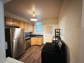 557 N Logan St in Denver, CO - Foto de edificio - Building Photo