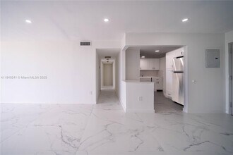 2500 NE 135th St in North Miami, FL - Building Photo - Building Photo