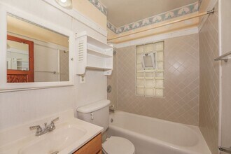 2975 N 58th St, Unit 2975 Upper in Milwaukee, WI - Foto de edificio - Building Photo